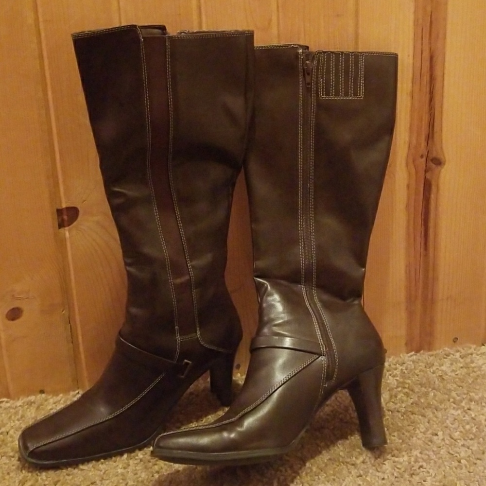 Boots - Picture 2 of 3